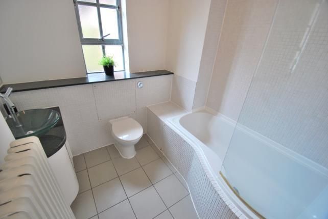 Flat to rent in Bunting Road, Northampton