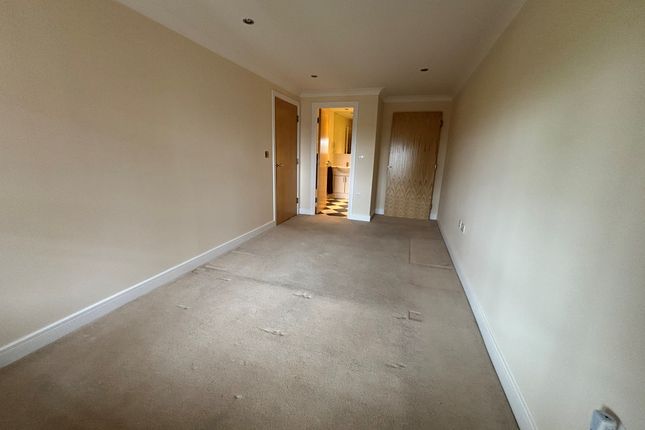 Flat to rent in London Road, Guildford