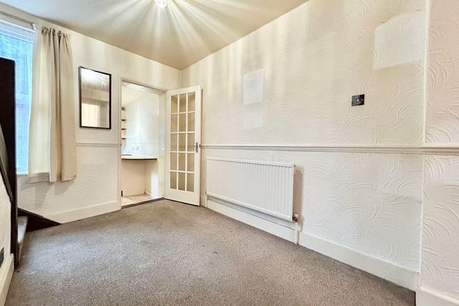 9, Milton Road, Luton photo 3