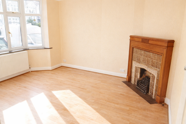 10, Bonnersfield Close, Harrow photo 4