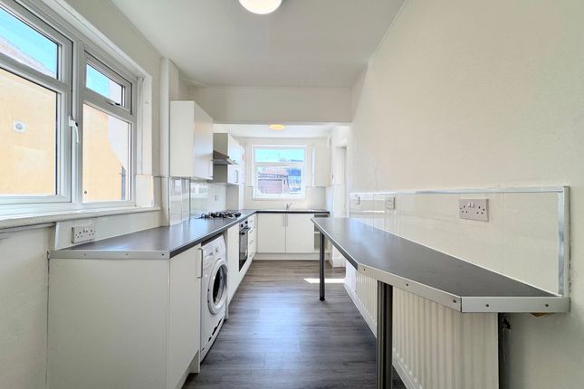 6 Bideford Close, Edgware photo 3