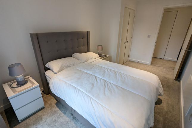 Flat to rent in Local Crescent, The Crescent, Salford