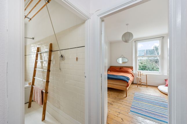 Flat 3, 54, Pemberton Road, London photo 4