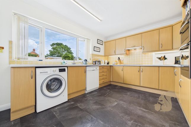 35, Seaview Avenue, West Mersea photo 4