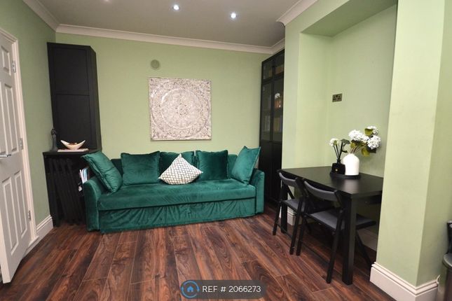 Flat to rent in Brighton Terrace, London