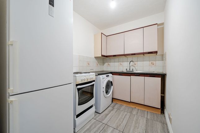 457c Fair Oak Road, Eastleigh photo 4