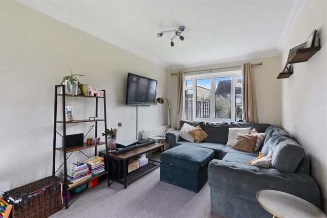 8, Horsecroft, Banstead photo 3