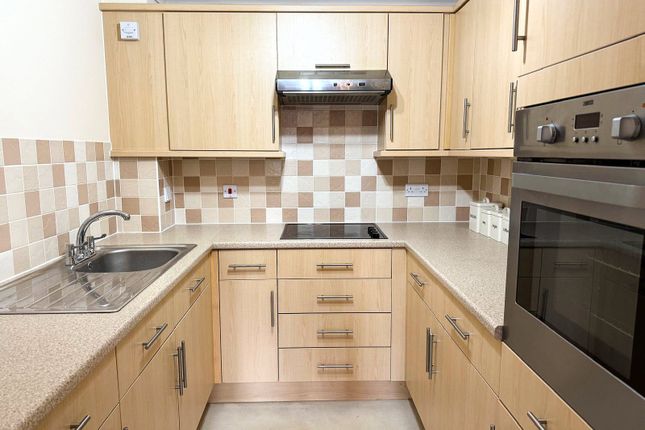 Flat 17, Nightingale Lodge, 15, Padnell Road, Hampshire photo 2