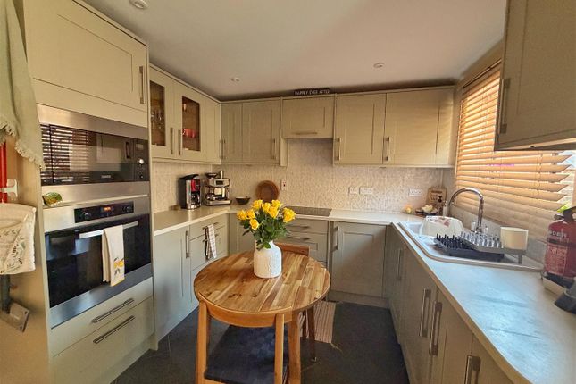 3, Oakfield Gardens, Lydney photo 2