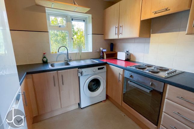 10, Cedar Avenue, COLCHESTER photo 3
