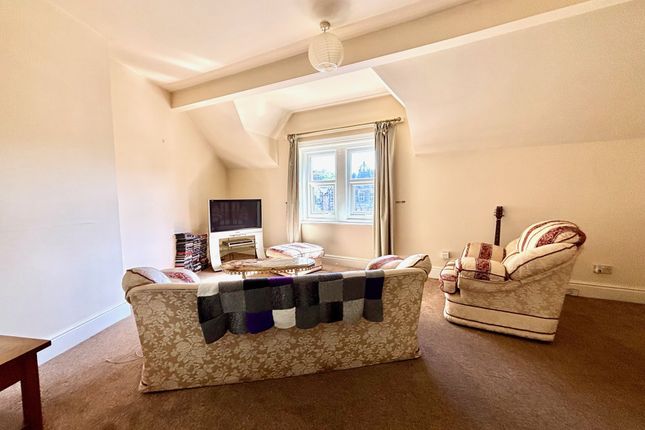 Flat 2, 8, Crown Square, Matlock photo 3