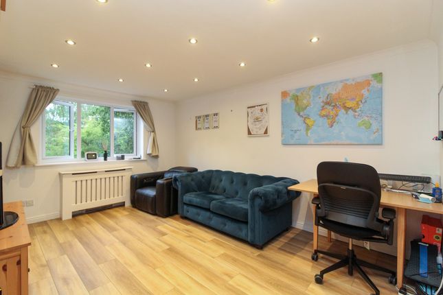19a Darlington Court, London photo 3