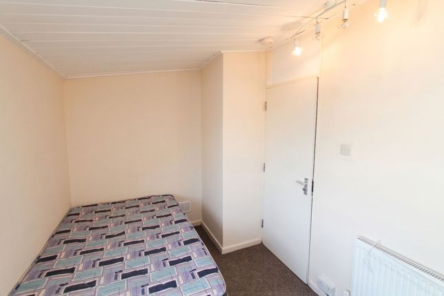 2 Otter Gardens, Hatfield photo 4