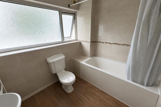 42, Birch Hall Lane, Manchester photo 4