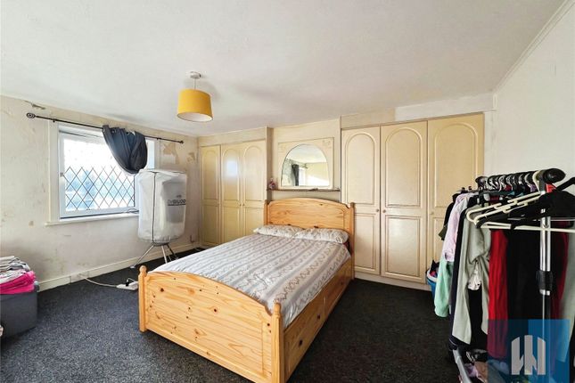 1249, Leeds Road, Huddersfield photo 4