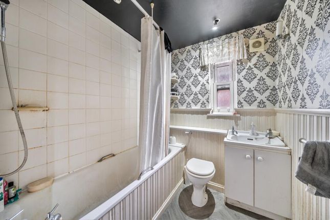 Flat 4, Pentagon House, Warren Close, Hayes photo 5