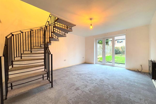 15 Lysander Court, Gloucester photo 3