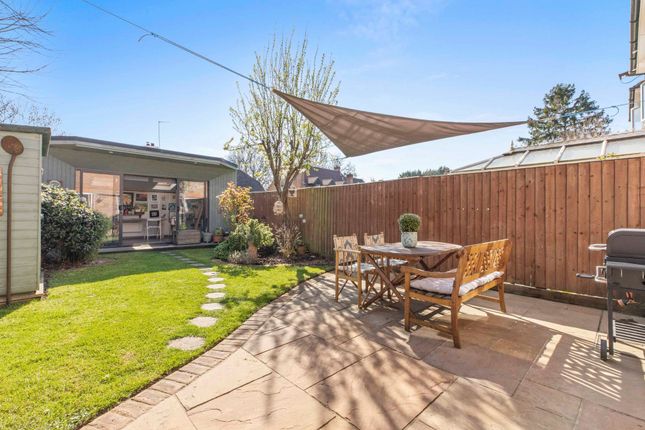 3 Woodbine Close, Princes Risborough photo 2