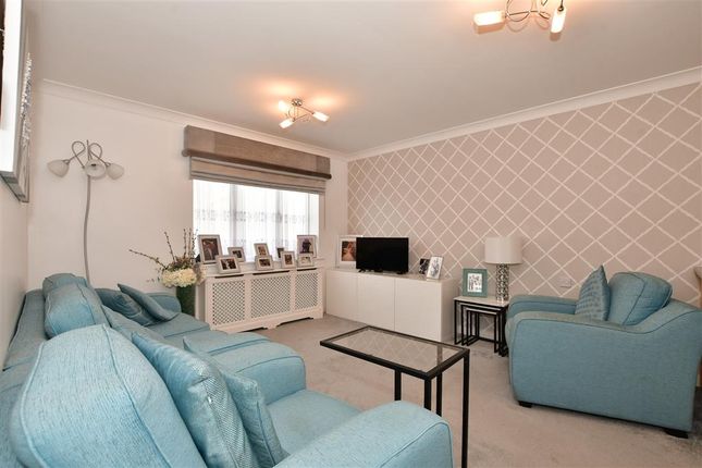 Flat for sale in Stoneleigh Road, Clayhall, Ilford, Essex