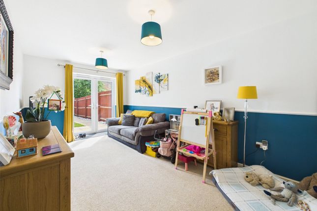 24, Guinevere Road, Gloucestershire photo 4