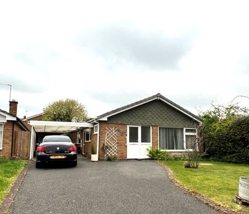 Thumbnail Detached bungalow for sale in Adlington Road, Oadby, Leicester