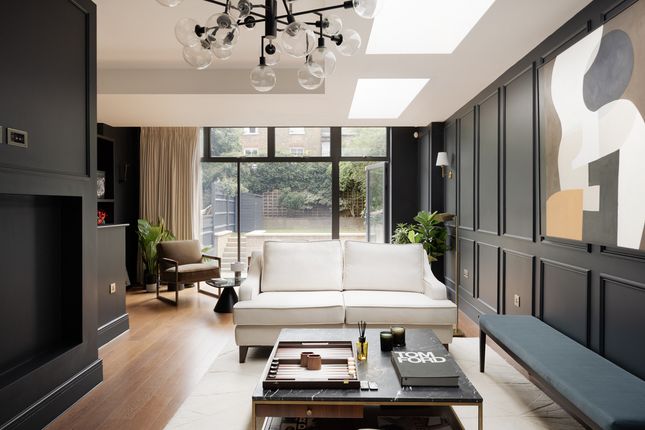 87, Sisters Avenue, London photo 2
