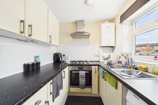 2, Chestnut Close, Gloucester photo 2