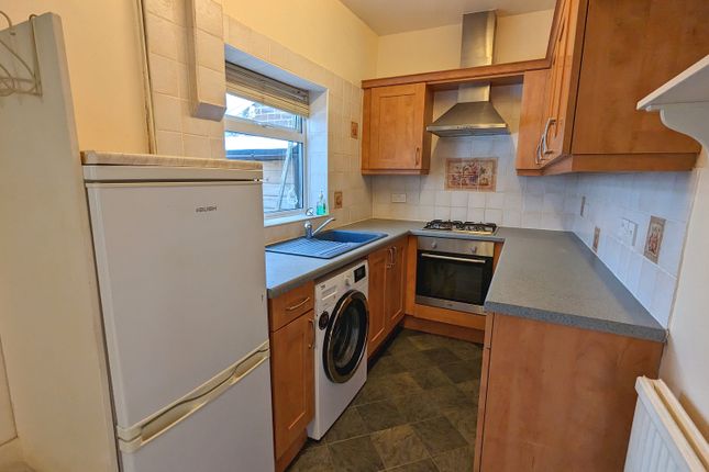 27, Rosedale Gardens, Sheffield photo 3