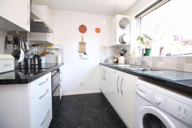 15 Lynn Close, Southampton photo 2