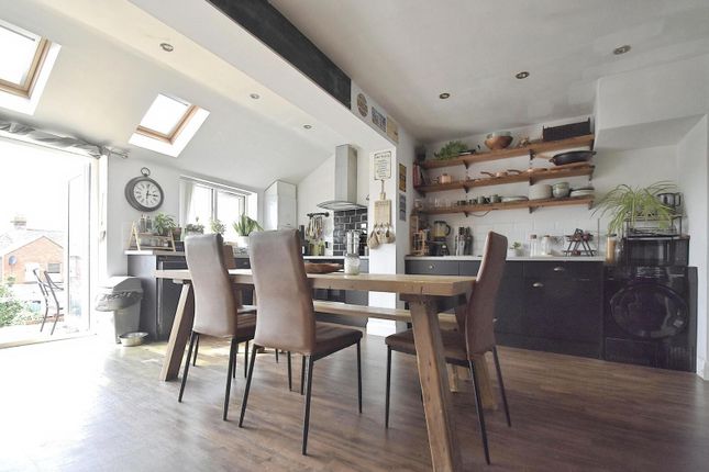 17, Connaught Road, East Cowes photo 3