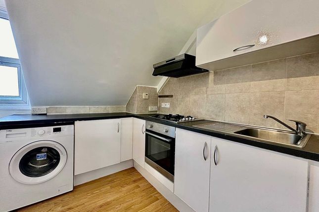 Second Floor Flat, Bounds Green Road, London photo 5