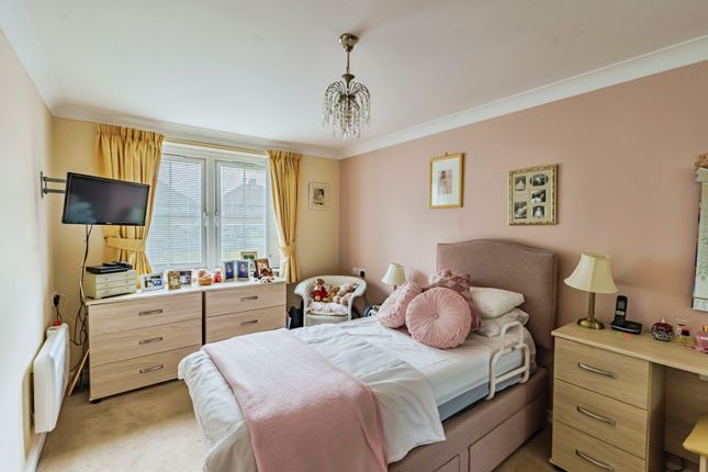 3, Ridings Court, Reigate photo 3