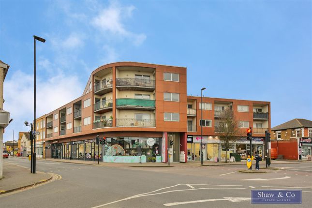Flat for sale in Bell Road, Hounslow