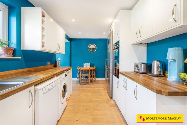 24, Roundhill Drive, Enfield photo 4