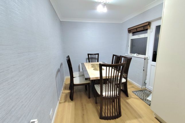 35, Rushdon Close, Grays photo 4