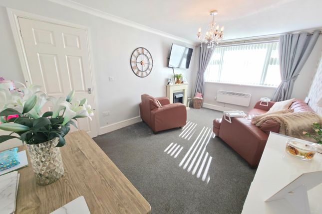 45, Fieldview Close, Coventry photo 3