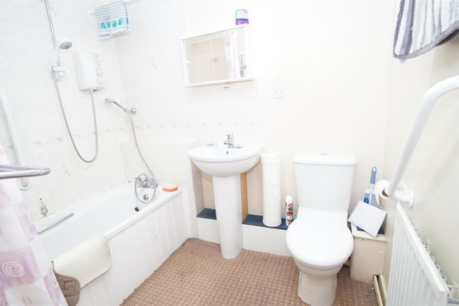 29, Dunkhill Croft, Bradford photo 5