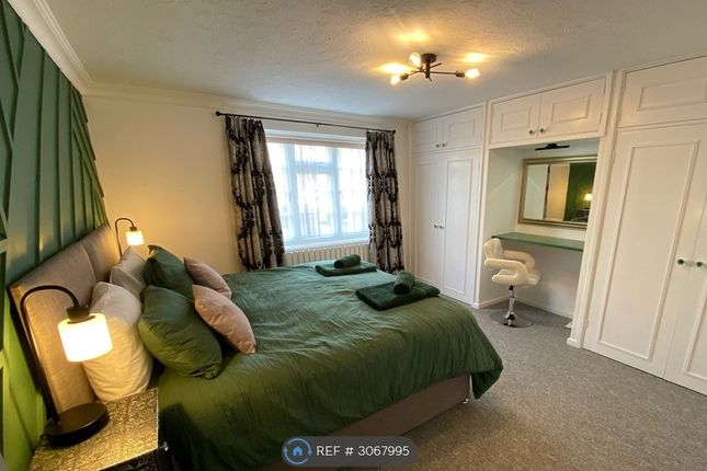 Flat, Saffron Court The Avenue, Sherborne photo 3