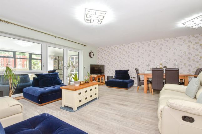 3-bed semi-detached on 11, Elliotts Way, Chatham, £425,000