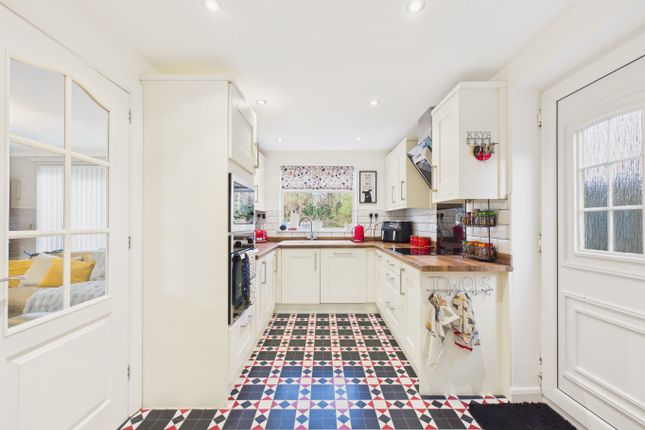 27 Dalesway, Kirk Ella, East Riding of Yorkshire photo 3