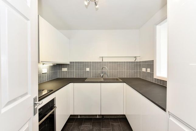 Flat to rent in Jardine Road, London