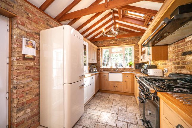 10, Hillcrest Road, Radlett photo 3