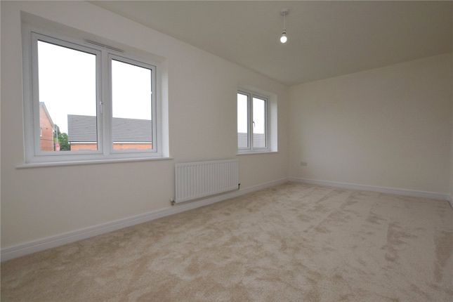 29, Little Wood Crescent, West Yorkshire photo 4