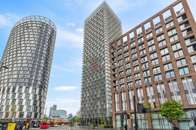 Flat to rent in Stratosphere Tower, Stratford