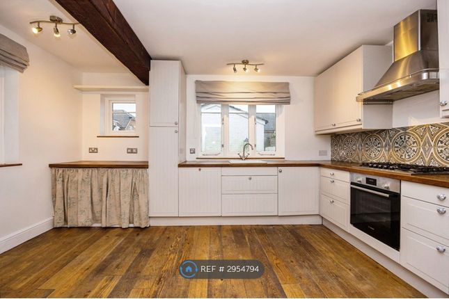 37, Kings Road, Shalford, Guildford photo 3