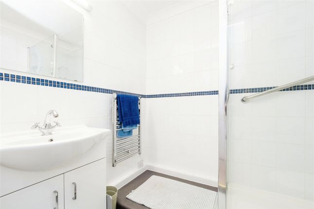Flat for sale in Fentiman Way, Hornchurch