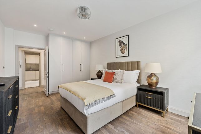 Flat to rent in George Street, London