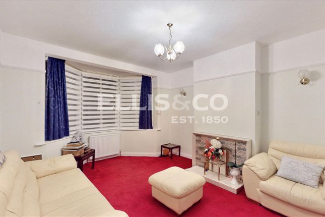 19, Derek Avenue, Wembley photo 2