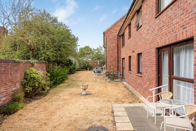 Flat 30, Fairhaven Court,, Fairhaven, Surrey photo 2