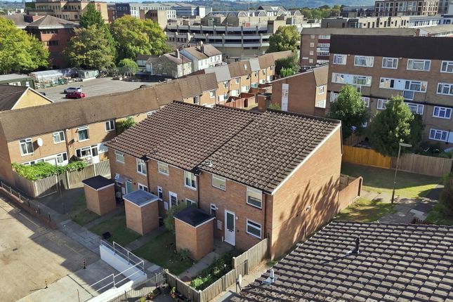 50 Observatory Walk, Redhill photo 2